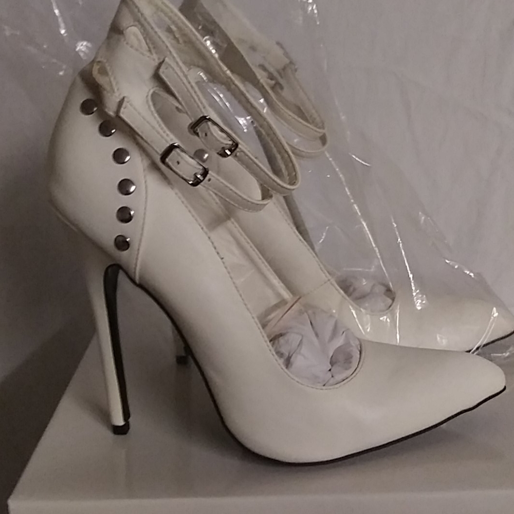 Heels - Picture 2 of 6